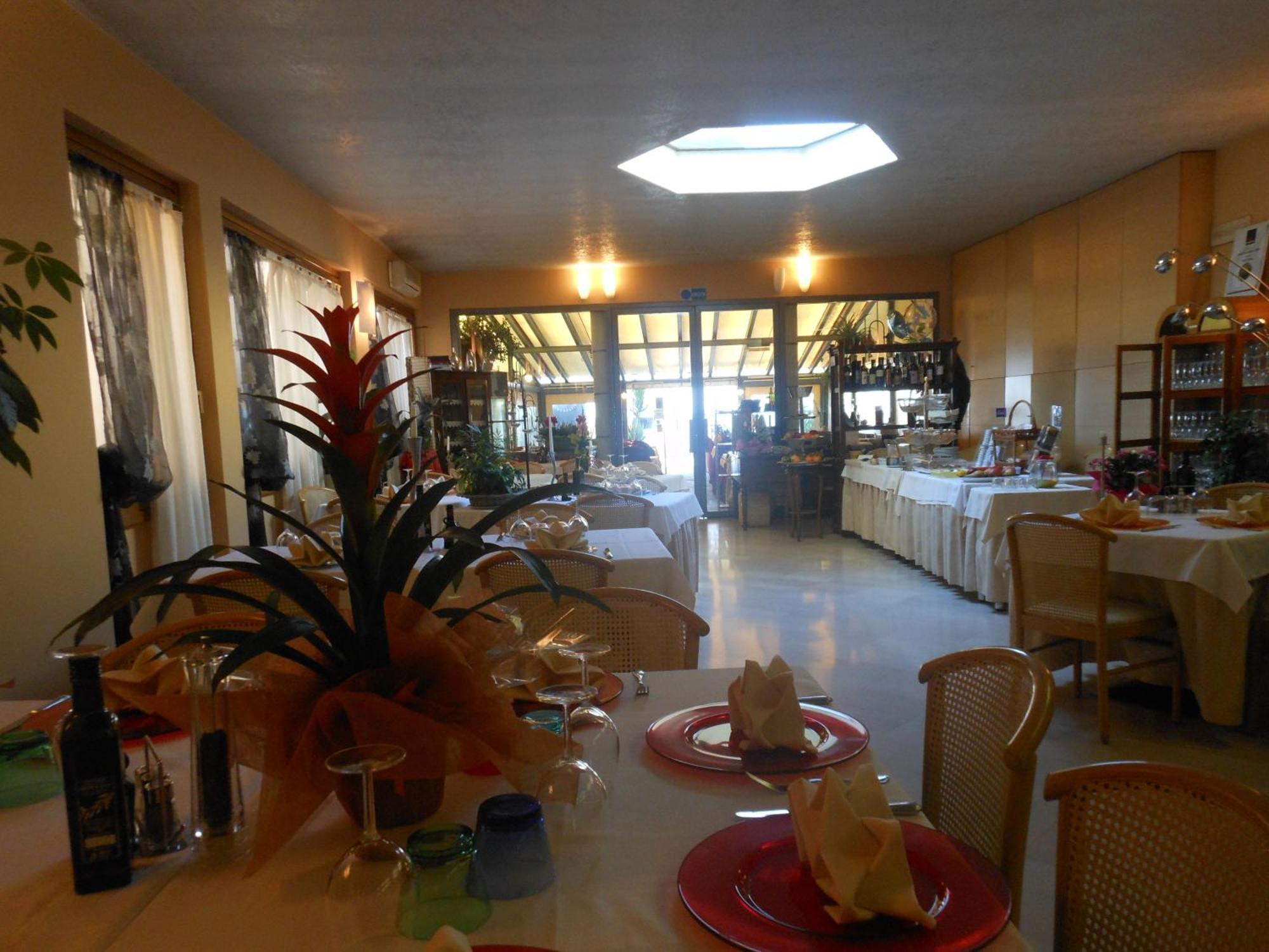 Hotel Ristorante Miralago Garda  Bagian luar foto