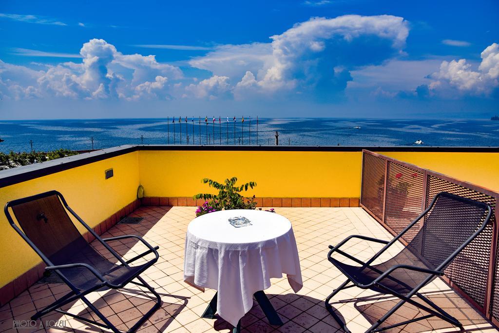 Hotel Ristorante Miralago Garda  Bagian luar foto