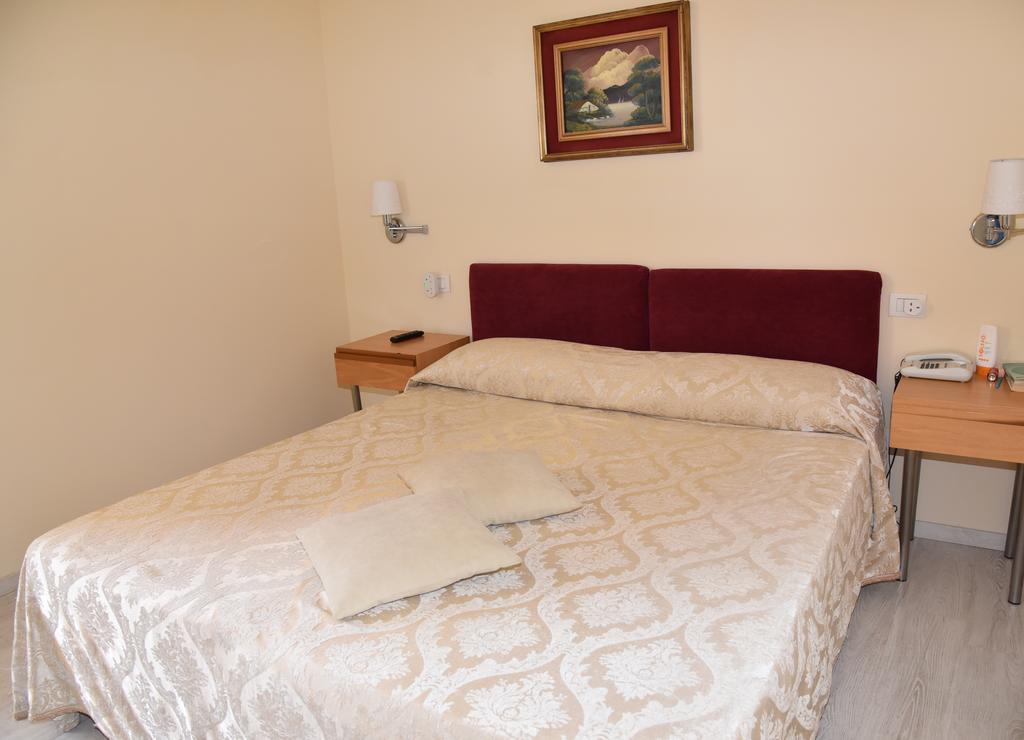 Hotel Ristorante Miralago Garda  Bagian luar foto