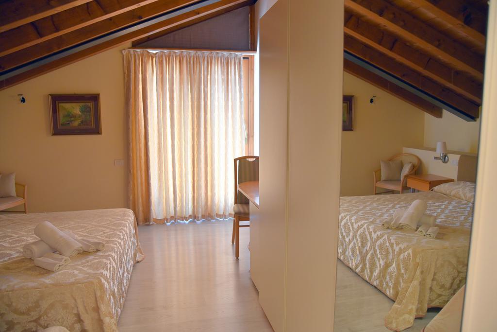 Hotel Ristorante Miralago Garda  Bagian luar foto