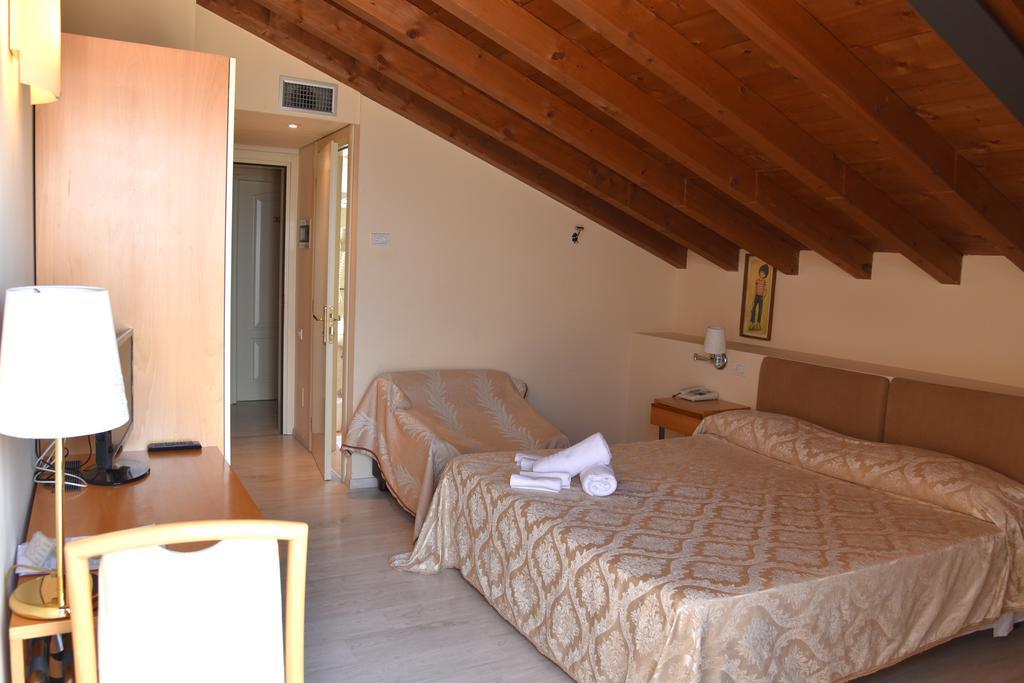 Hotel Ristorante Miralago Garda  Bagian luar foto