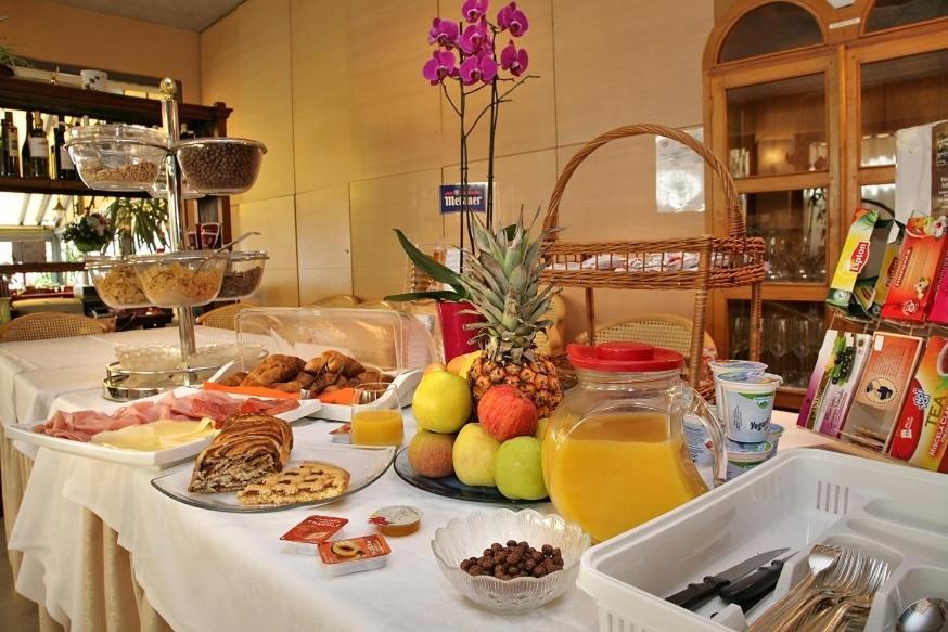 Hotel Ristorante Miralago Garda  Bagian luar foto