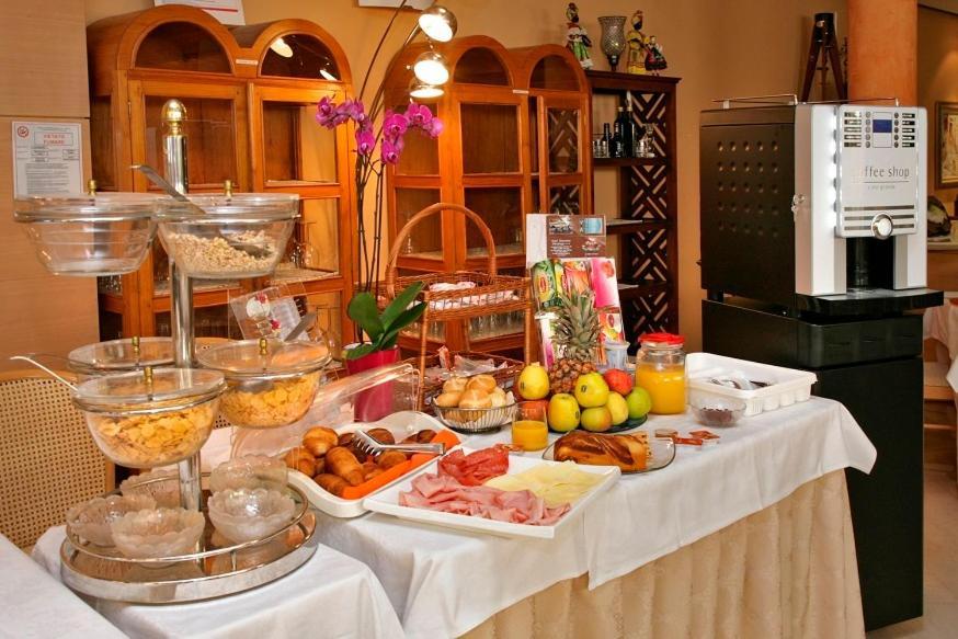 Hotel Ristorante Miralago Garda  Bagian luar foto