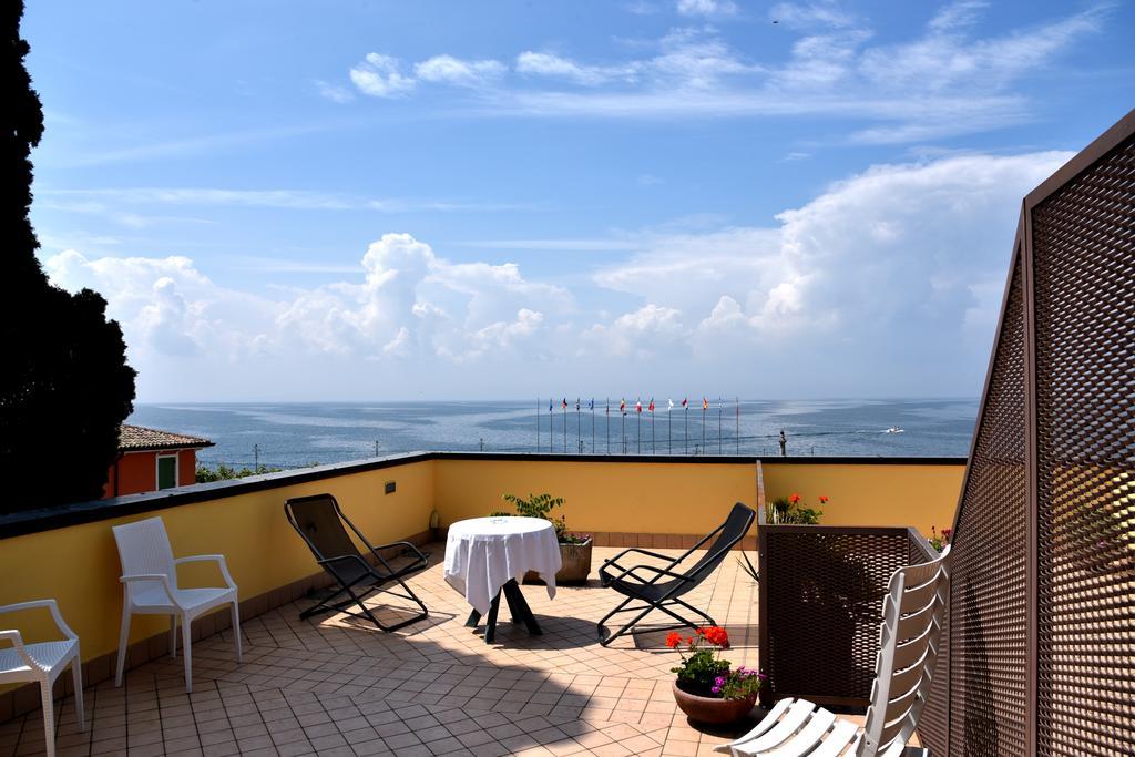 Hotel Ristorante Miralago Garda  Bagian luar foto