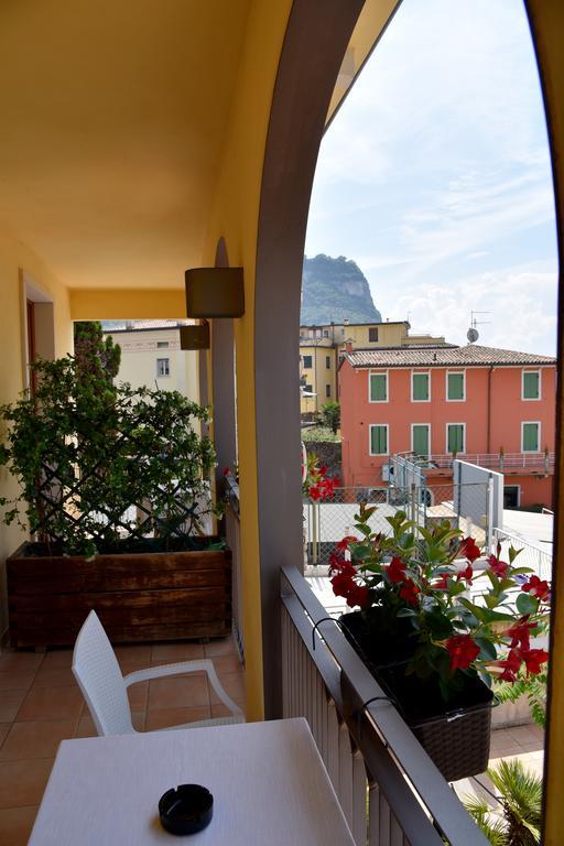 Hotel Ristorante Miralago Garda  Bagian luar foto